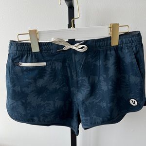 Vuori Tavi Shorts- Indigo Multi Palm